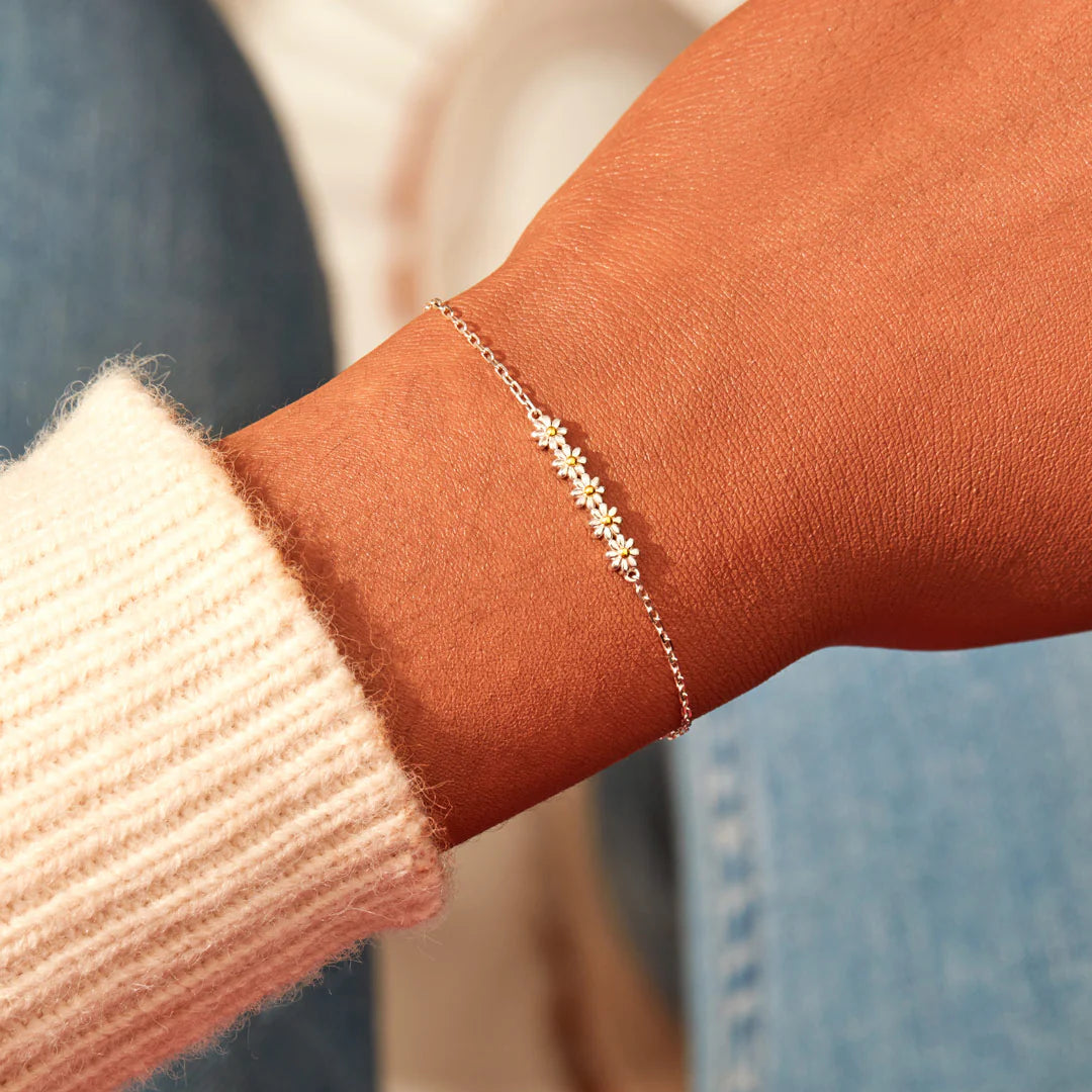 Elegant Daisy Flower Bracelet