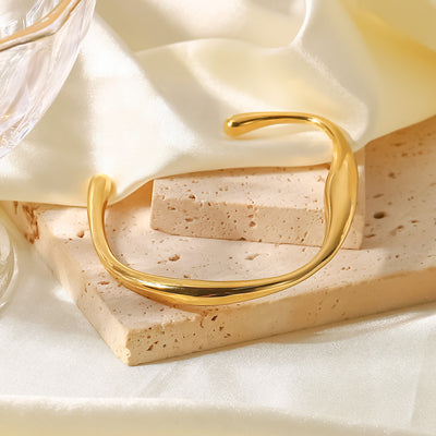 Pulsera de oro con ondas
