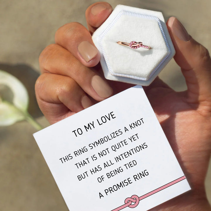 Anillo de compromiso con nudo de amor