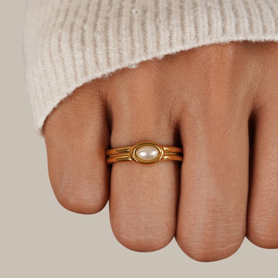 Anillo de oro de 18 quilates con perla gruesa