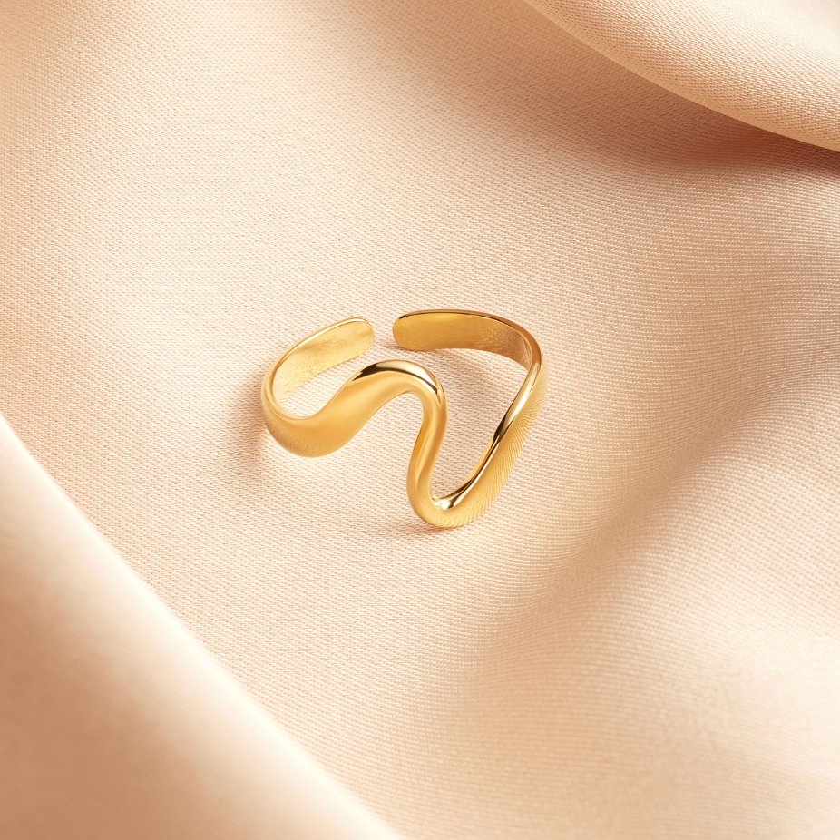 Anillo de onda de oro