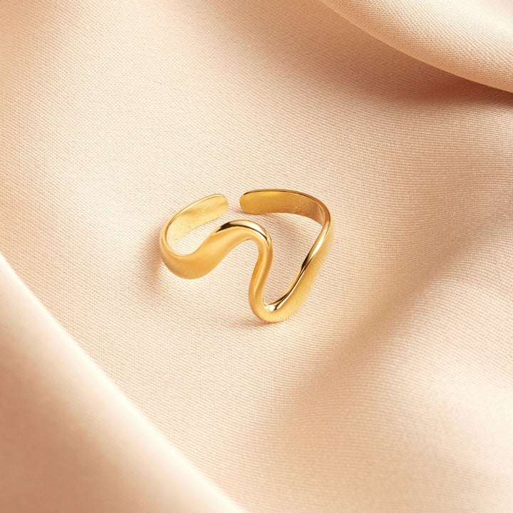 Anillo de onda de oro