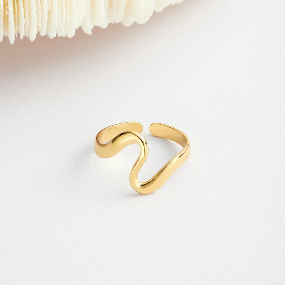 Anillo de onda de oro