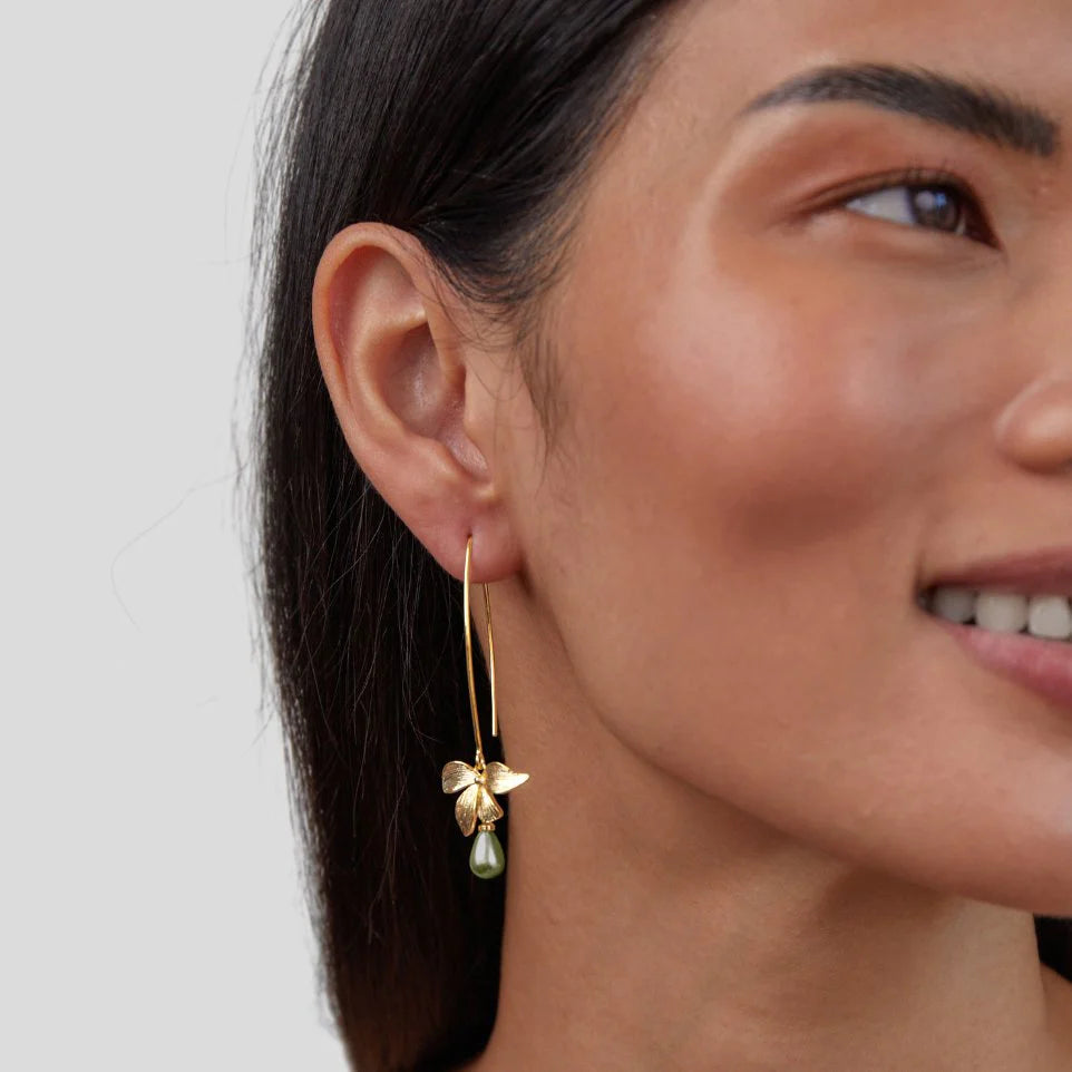 Pendientes colgantes de pétalos y perlas de jade
