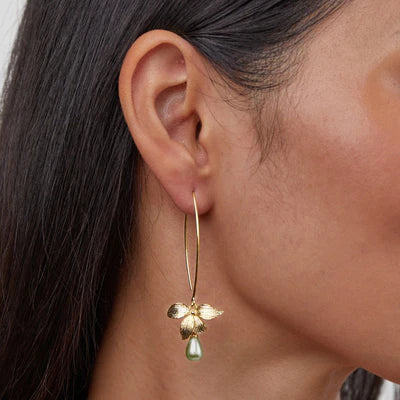 Pendientes colgantes de pétalos y perlas de jade