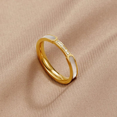 Anillo de madreperla y cristal