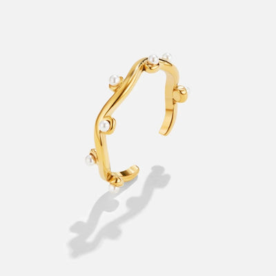 Anillo de oro de 18 quilates con perla ondulada