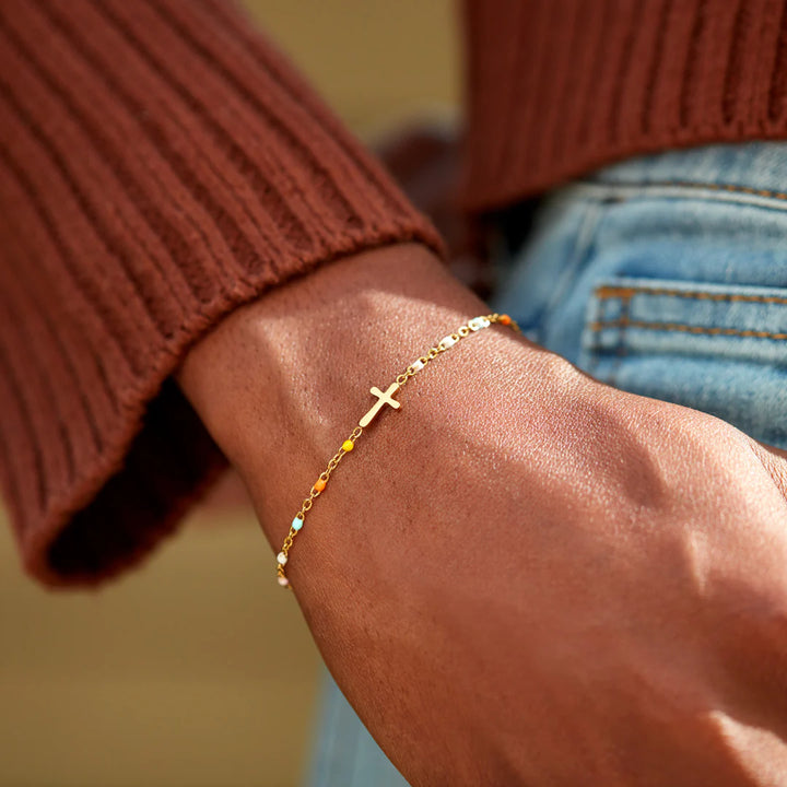 Minimalistisches Armband mit Kreuz-Design