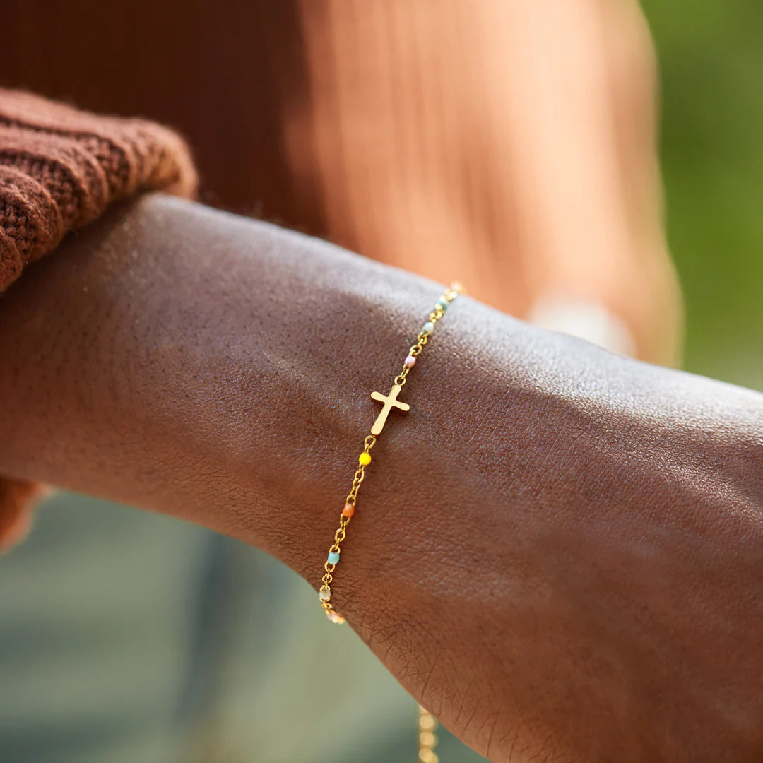 Minimalistisches Armband mit Kreuz-Design