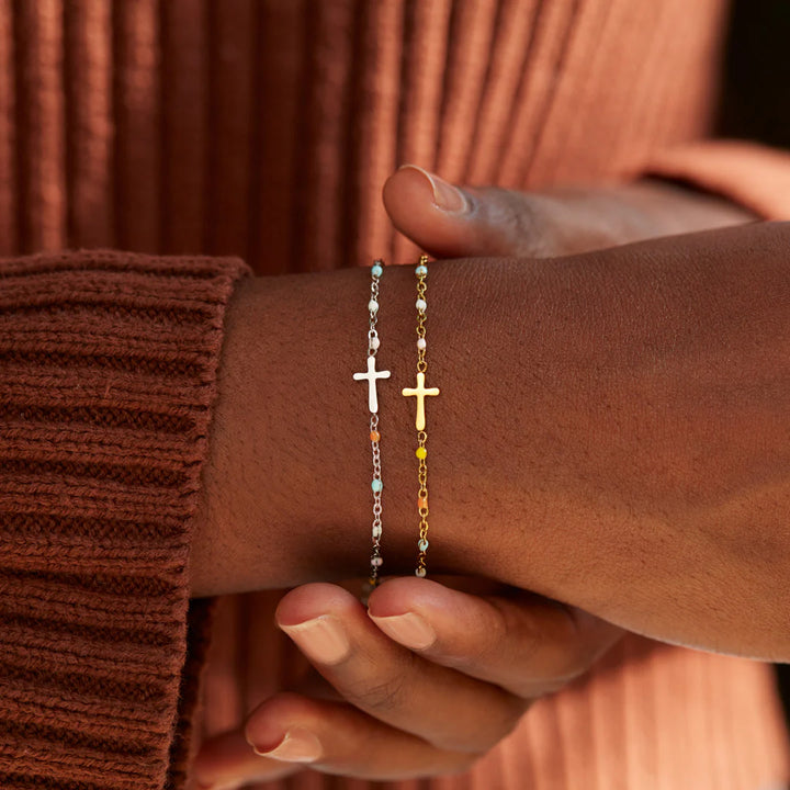 Minimalistisches Armband mit Kreuz-Design