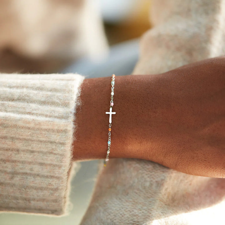 Minimalistisches Armband mit Kreuz-Design