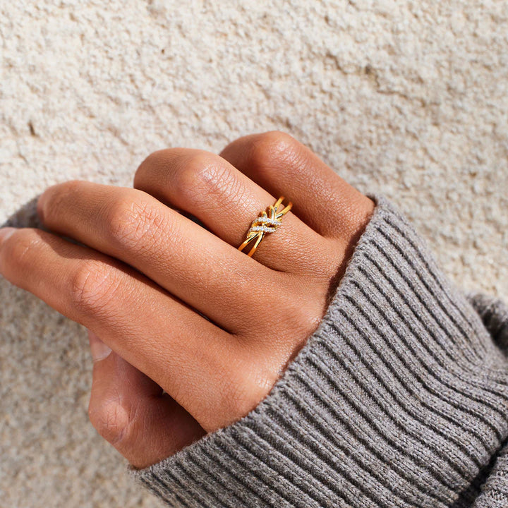 Intertwined Knot Ring