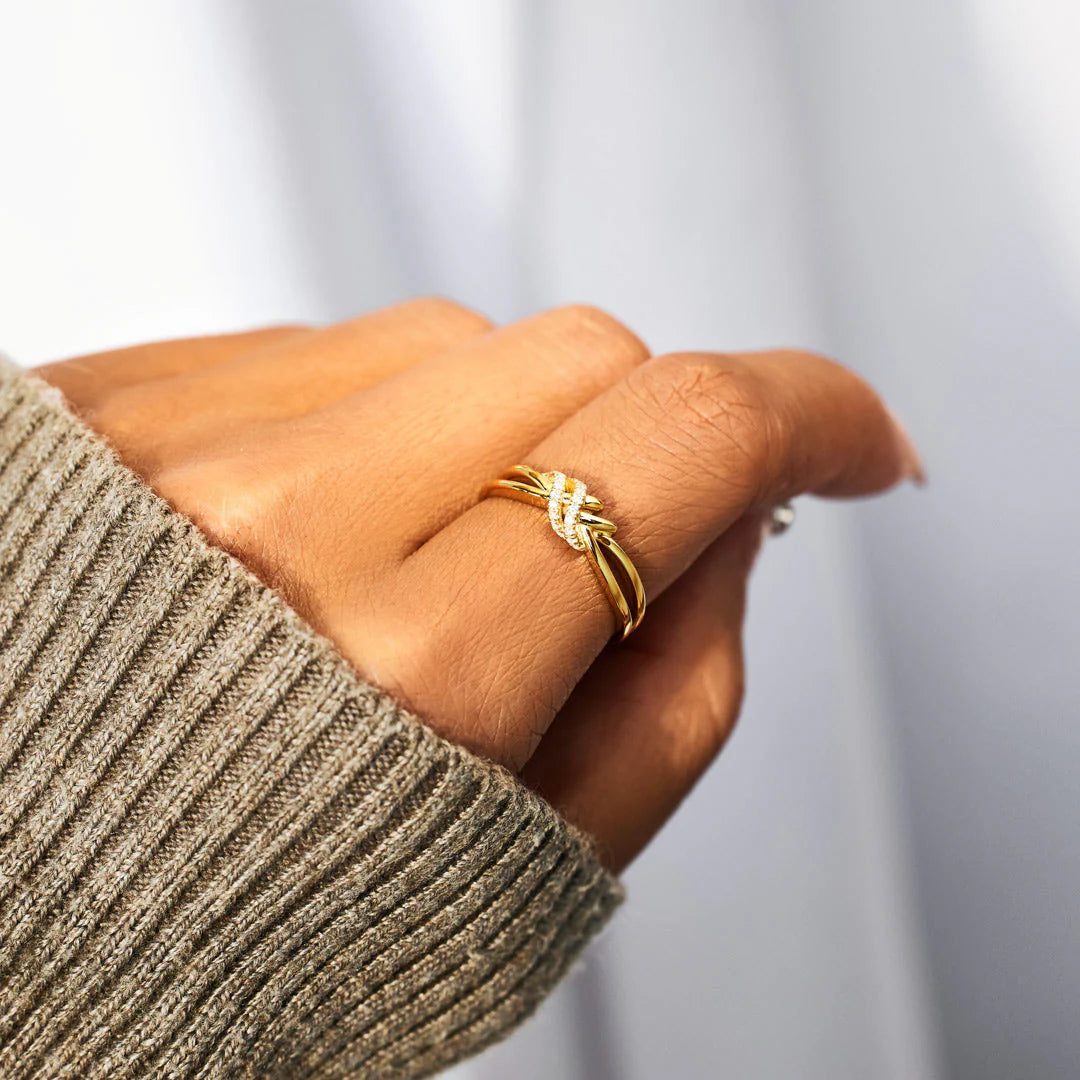 Intertwined Knot Ring