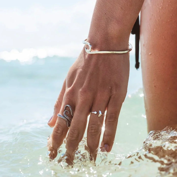 Anillo de plata de ley con cola de ballena