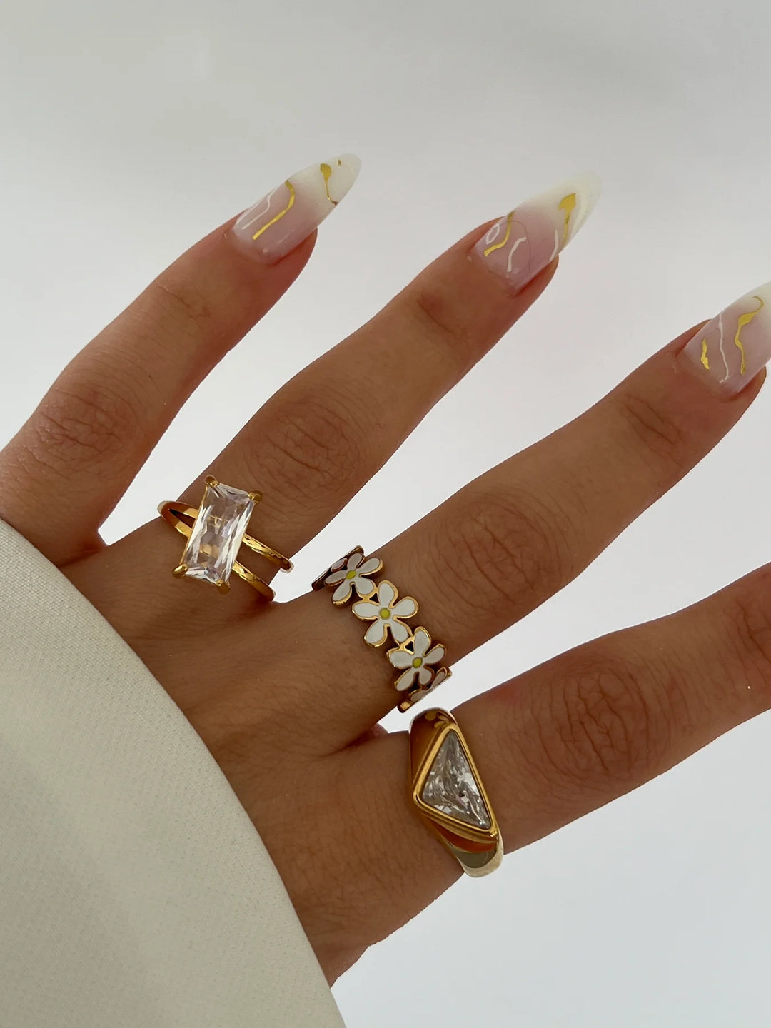 DAISY ALL ROUND RING