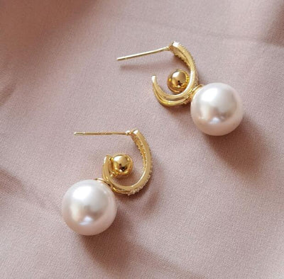 Golden Radiance Pearls Earrings