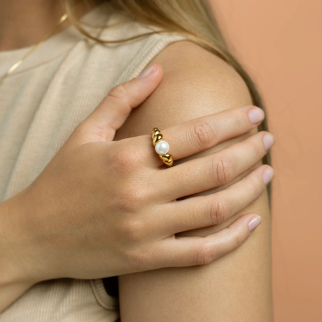 Dana Twisted Pearl Ring