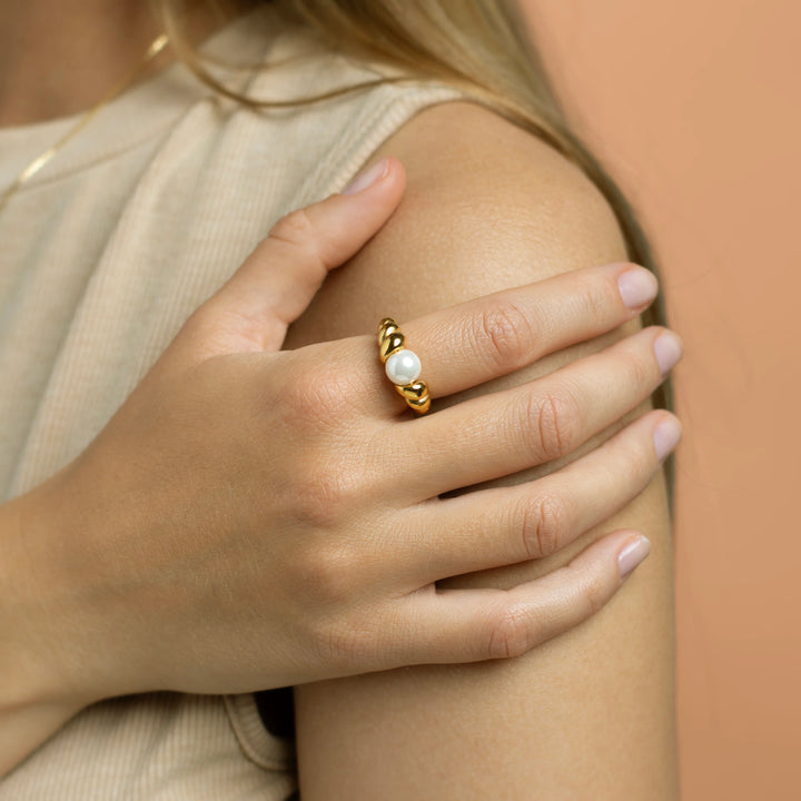 Dana Twisted Pearl Ring