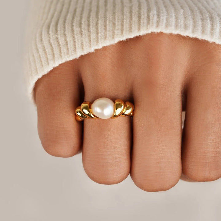 Dana Twisted Pearl Ring