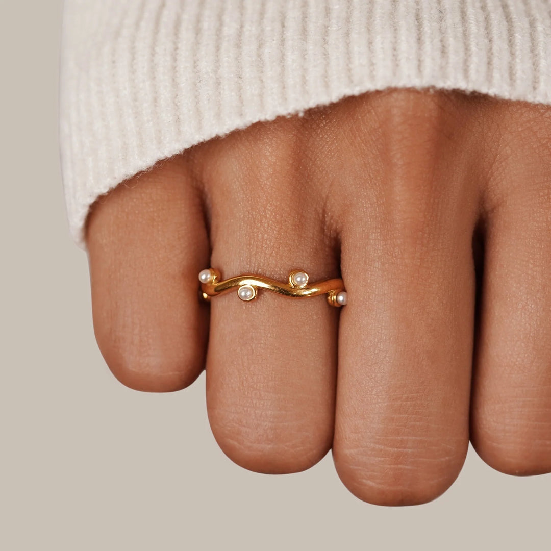 Wavey Pearl 18K Gold Ring